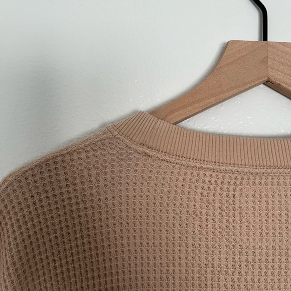 aerie - Ultra-Cozy Waffle Knit CHICAGO Graphic Beige Crew Neck Sweatshirt - XL - Picture 10 of 14